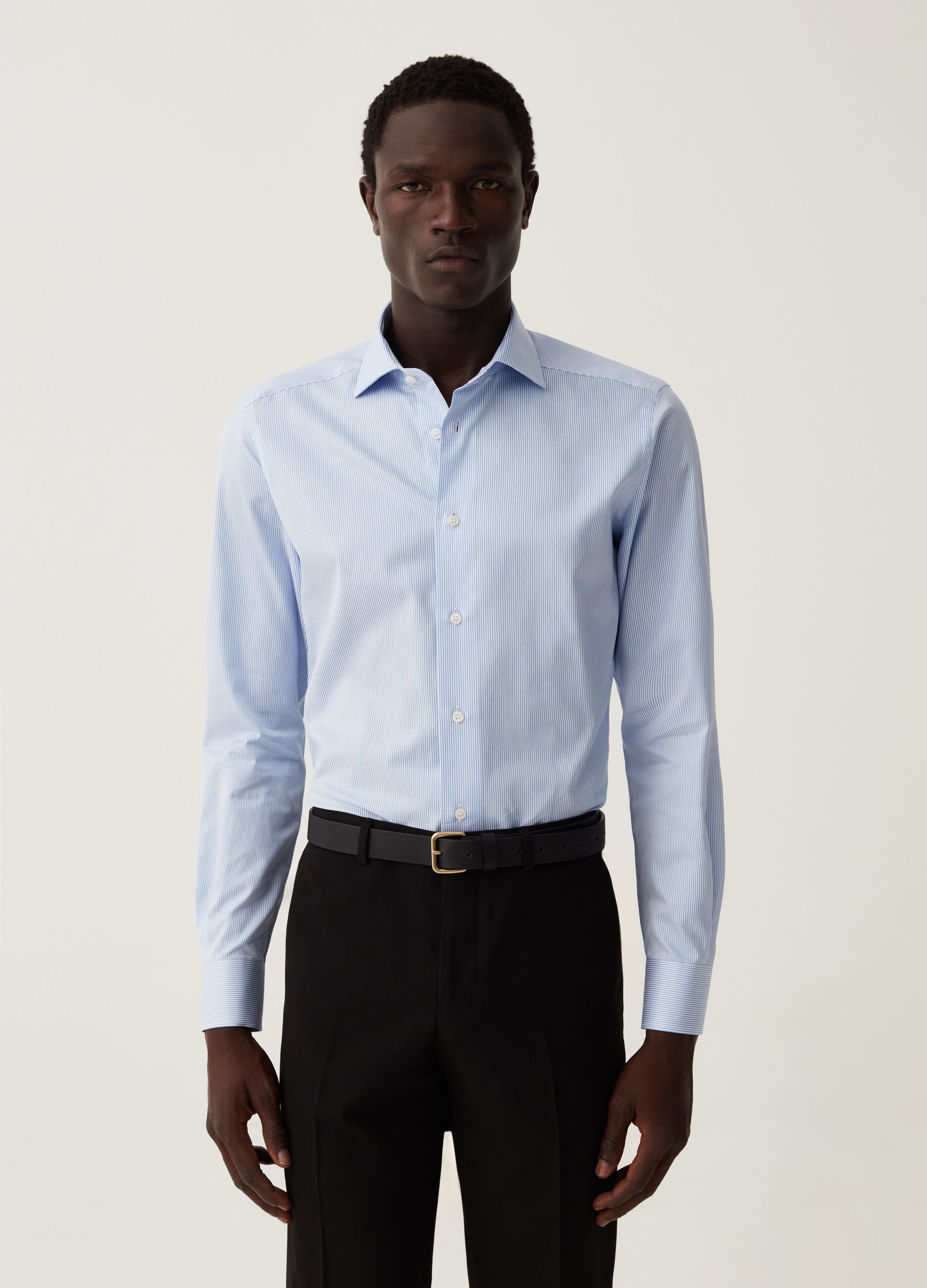 Camicia slim fit in cotone a righe sottili_0