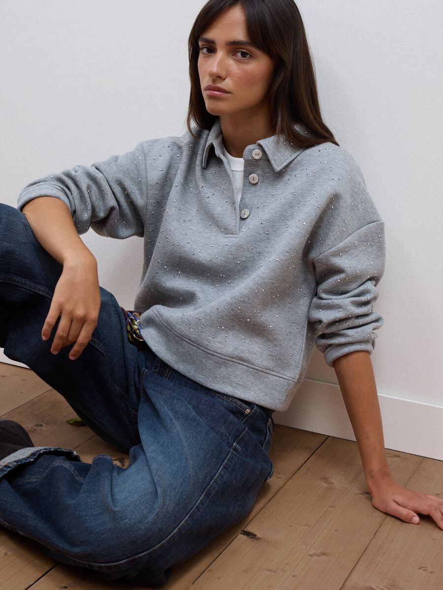 Polo grigia in misto cotone con strass all over regular fit_0