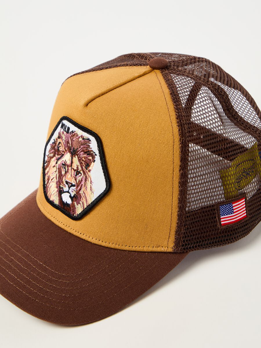 Baseball cap with lion patch_1