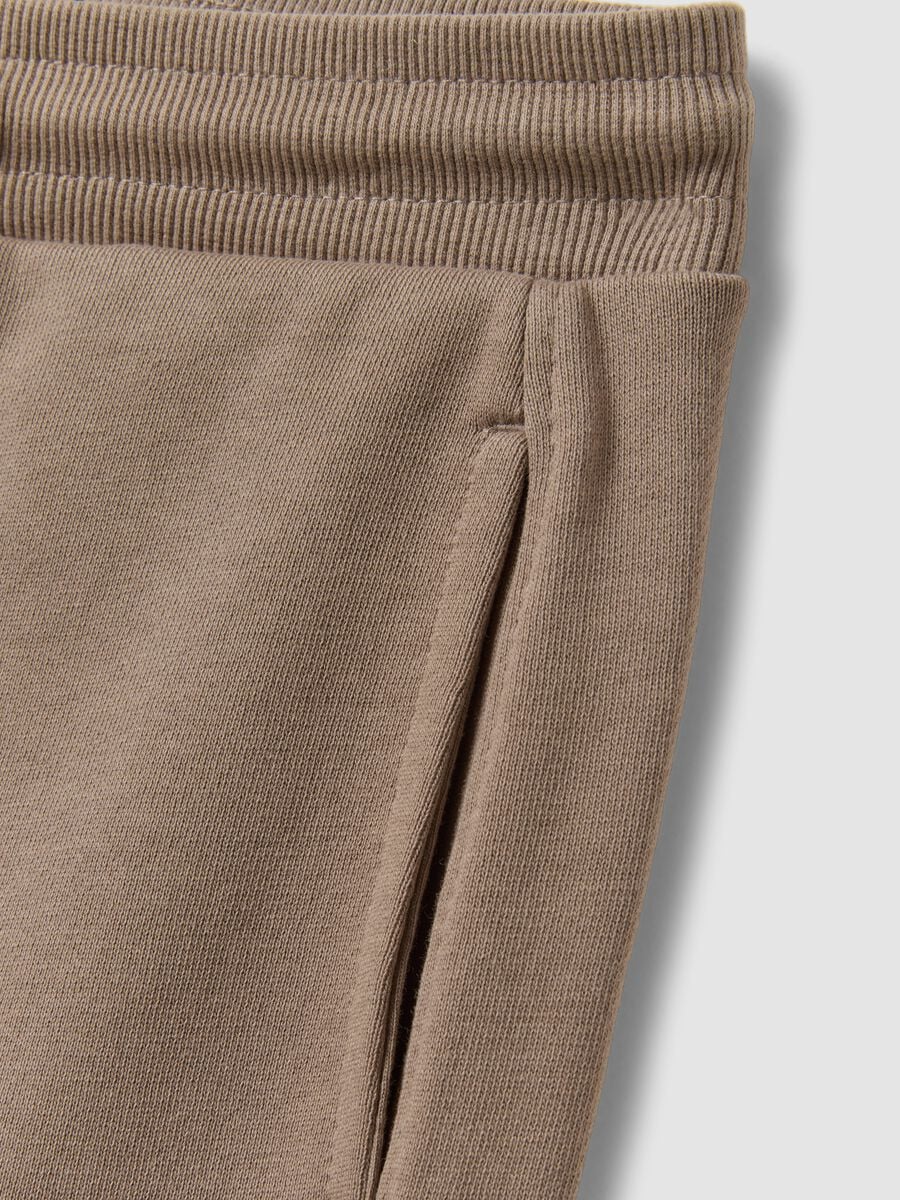 Beige organic cotton comfort-fit joggers for boys_2