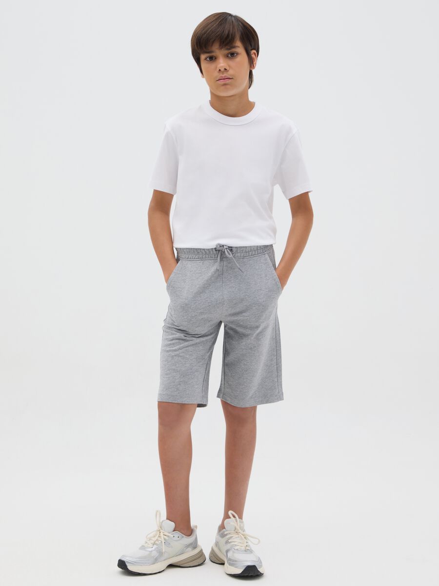 Grey fleece Bermuda shorts with pockets and drawstring_0