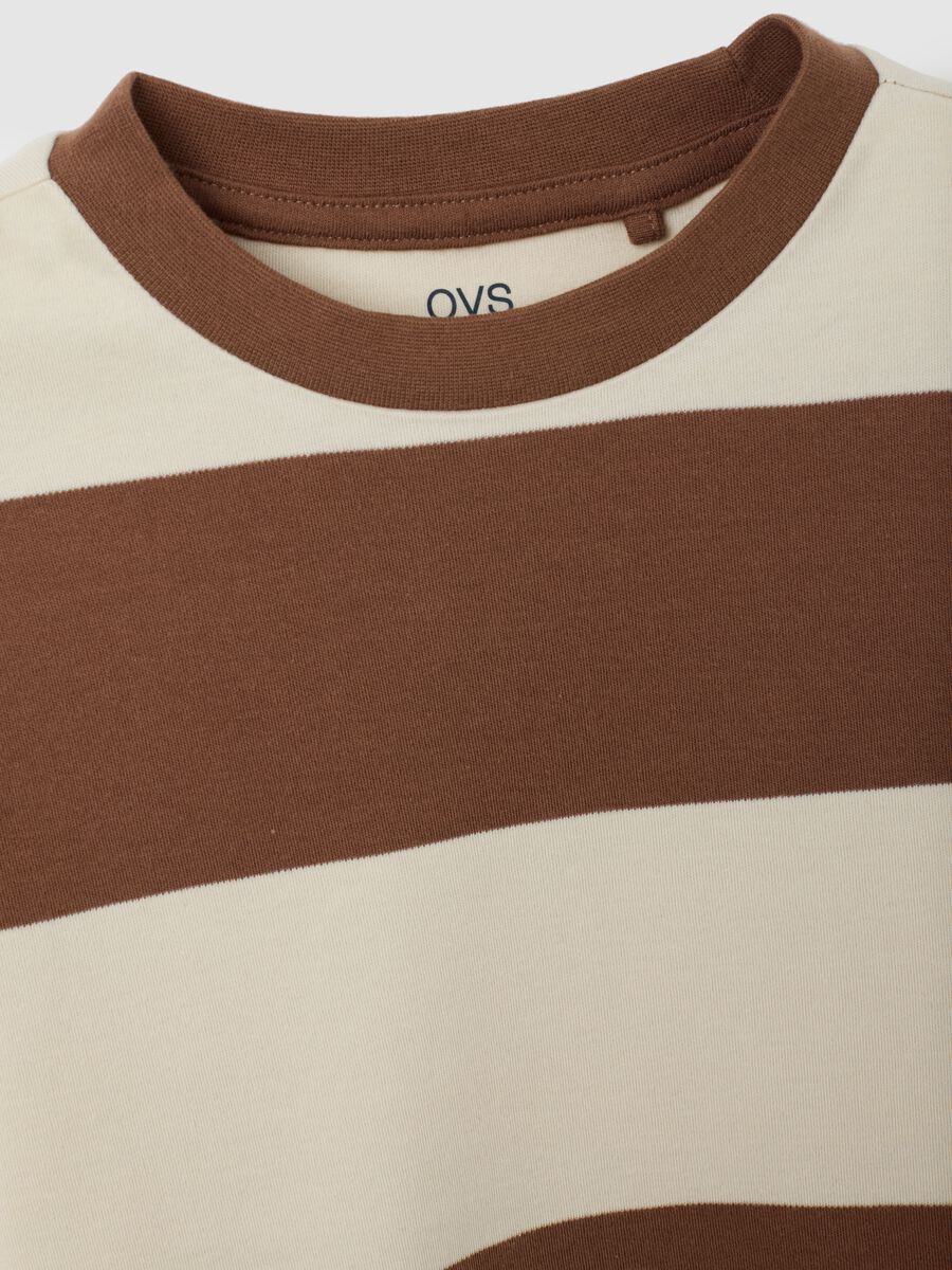Maglia a righe marrone da bambino in puro cotone regular fit_2