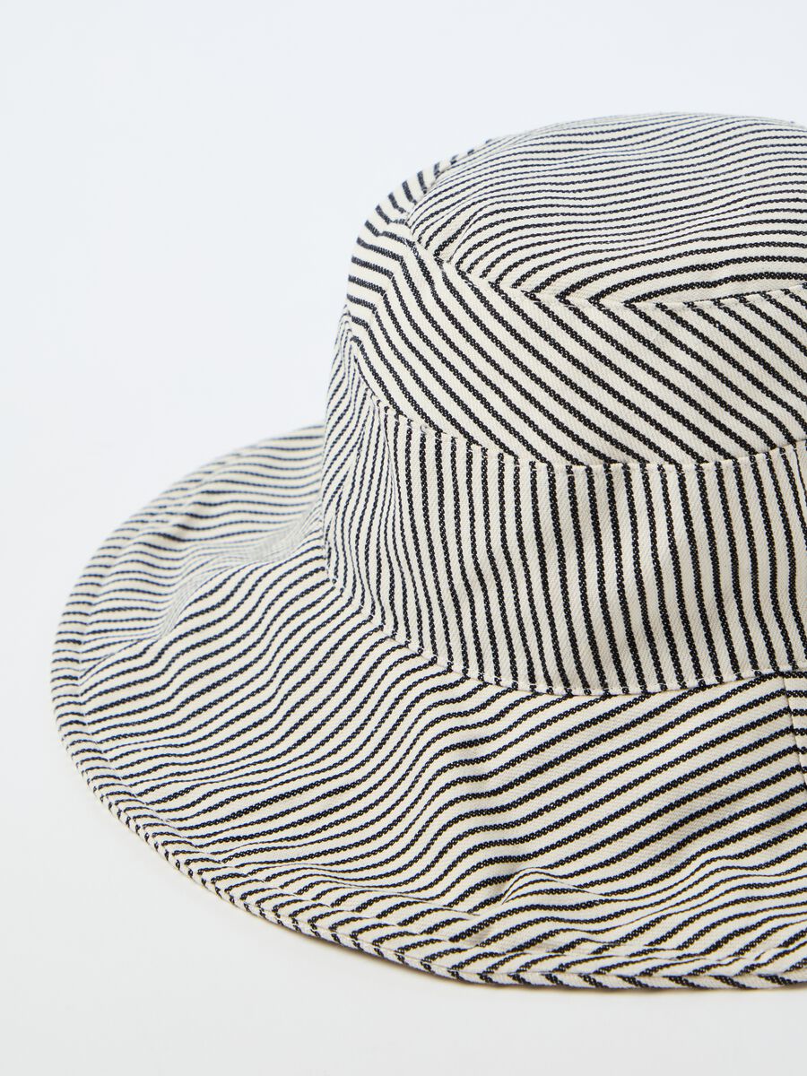 Cloche hat in striped cotton_1