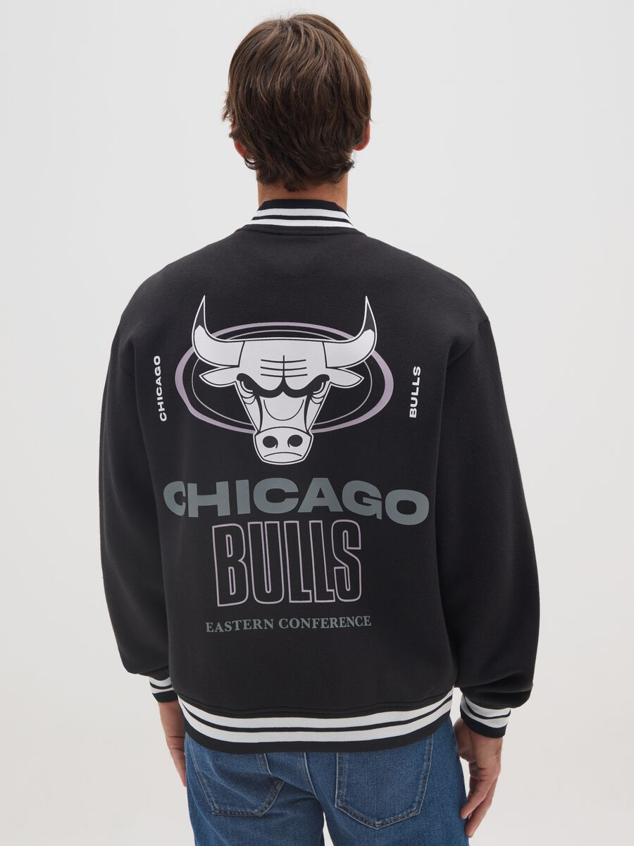 Black cotton blend bomber jacket of the Chicago Bulls_2