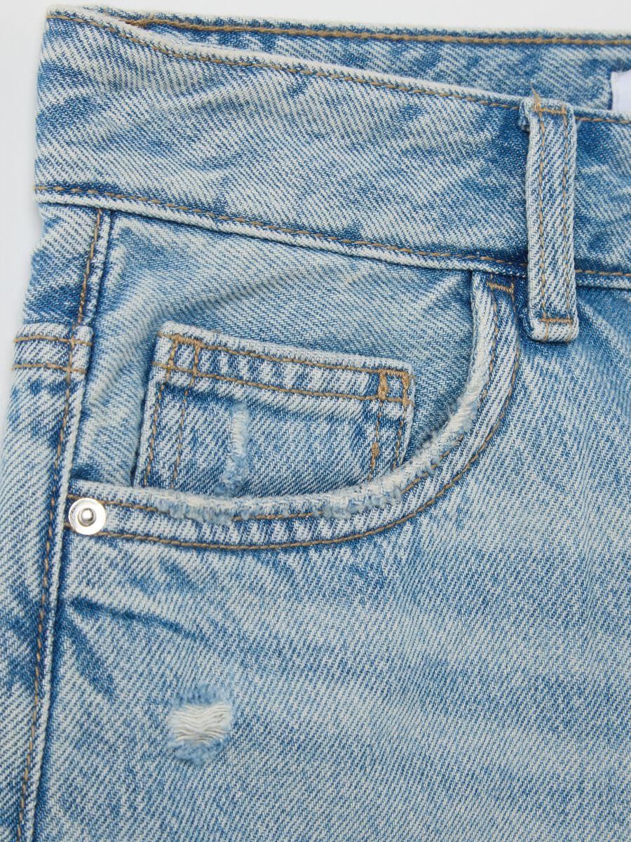 Light Denim Shorts with Distressed Details_5