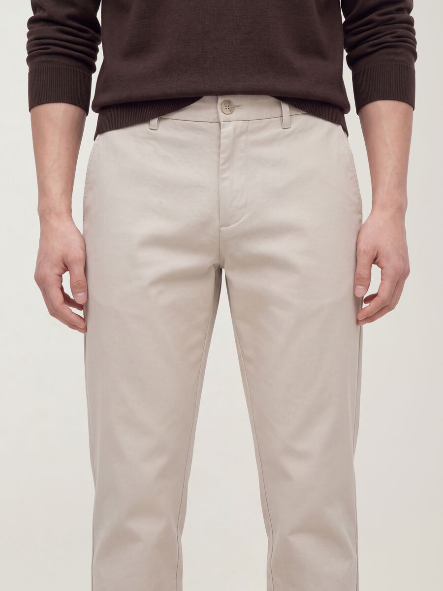 Pantaloni chino grigio in lyocell e cotone elasticizzato slim fit_2