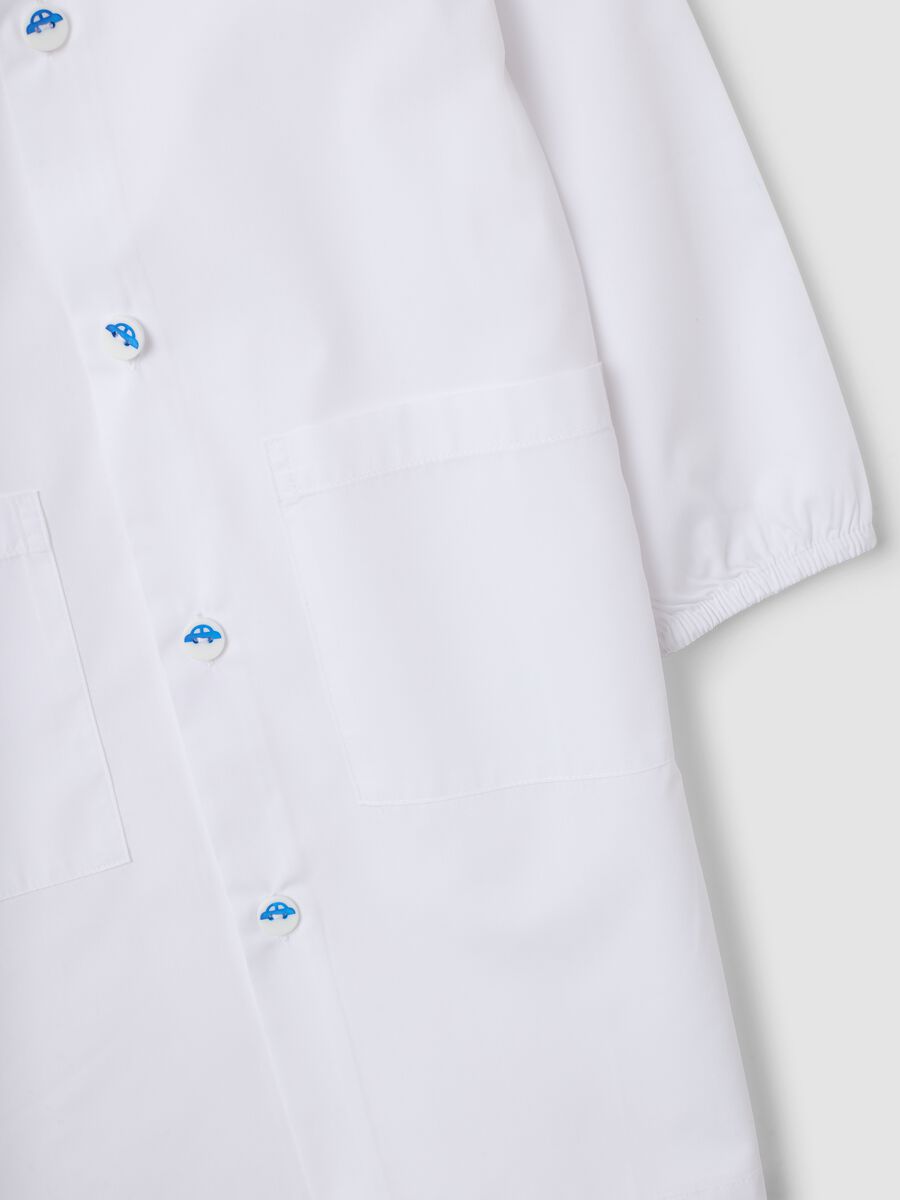 2-pack of white boys&rsquo; nursery smocks with classic collar_3