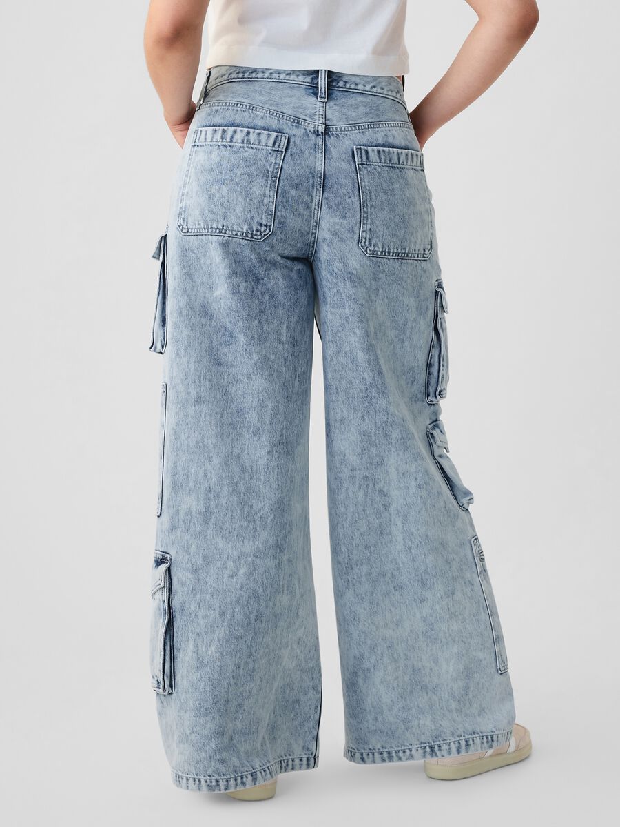 Baggy-fit cargo jeans with multiple pockets_5