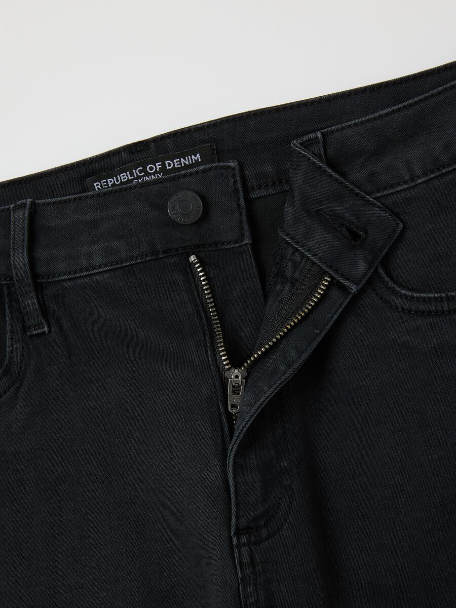 Women's skinny jeans in stretch black denim_5