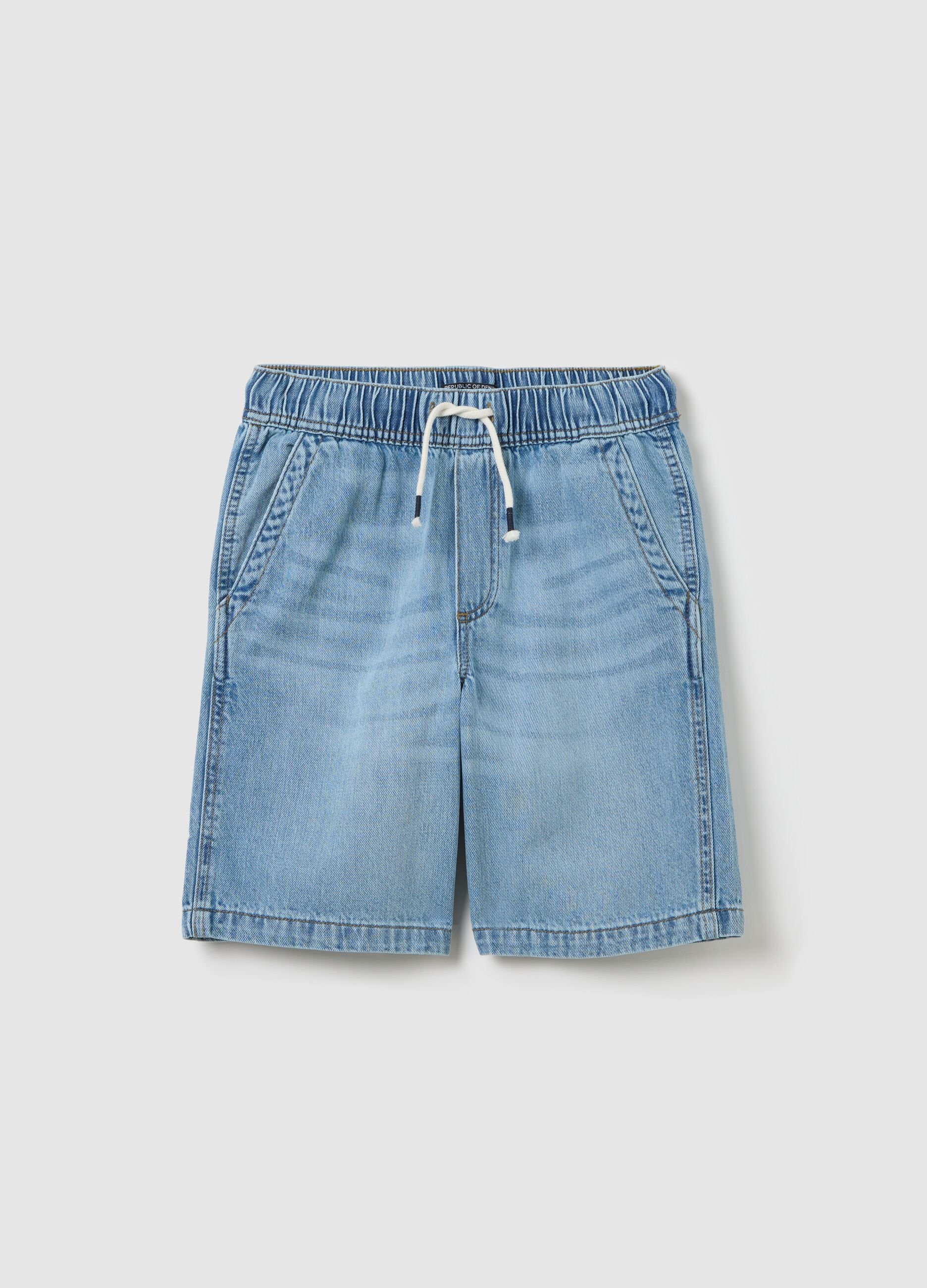 Shorts da ragazzo in denim azzurro regular fit con vita elasticizzata