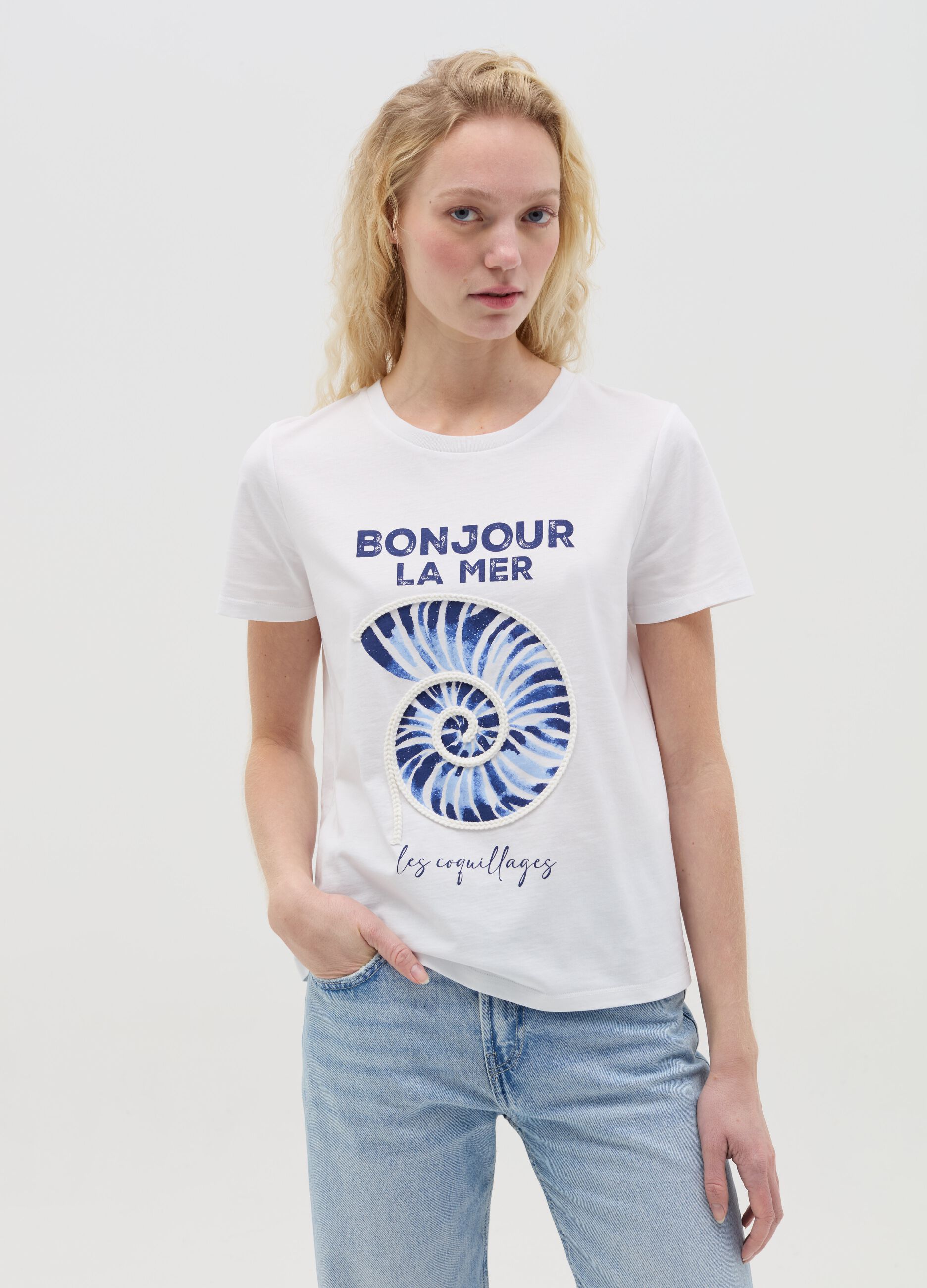 T-shirt with shell print
