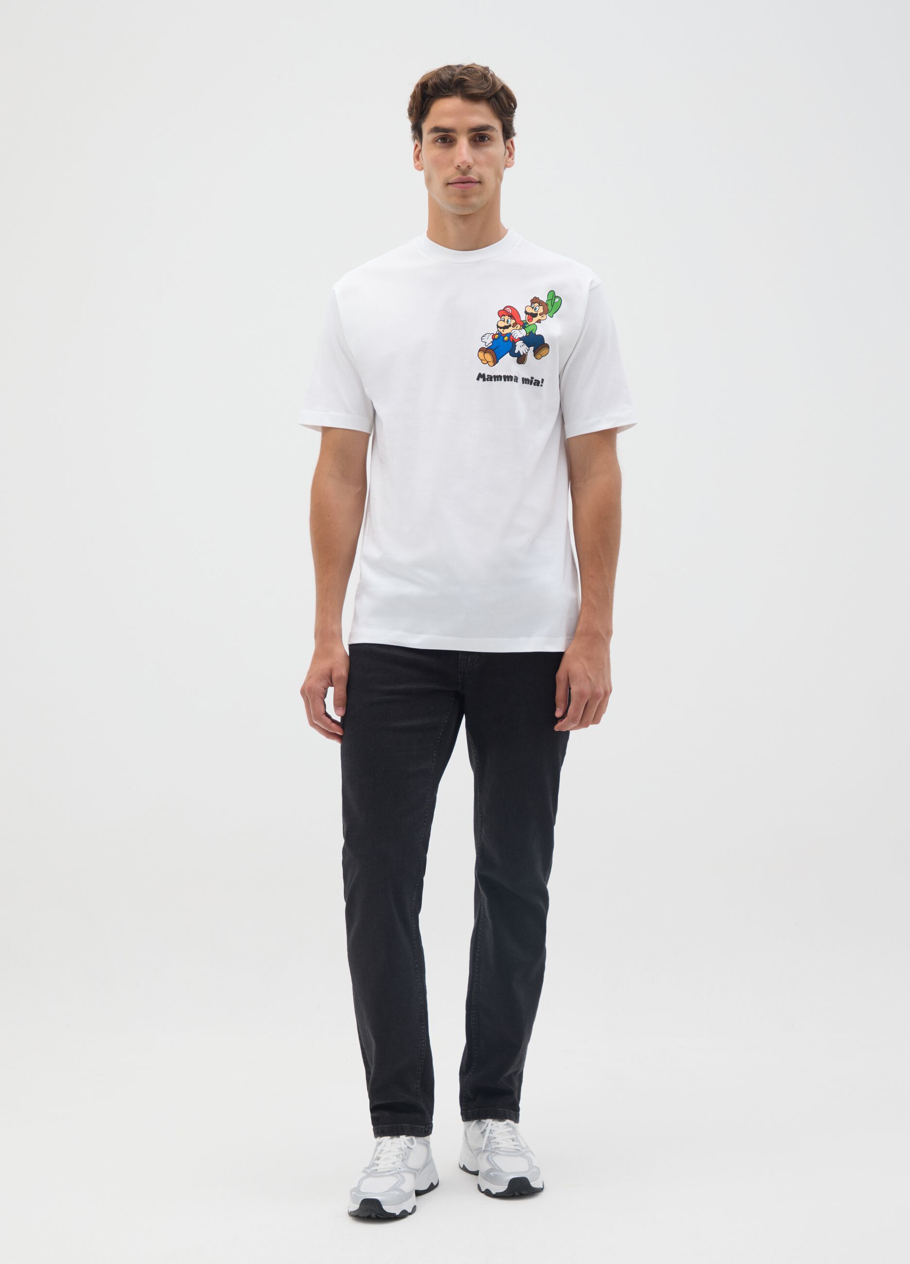 Relaxed fit white pure cotton t-shirt featuring Super Mario