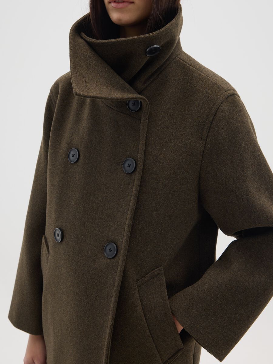 Green high collar regular fit coat with double buttons_3