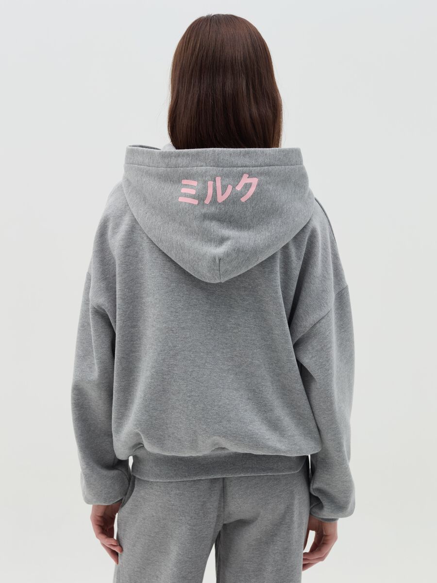 Sweatshirt with hood and pocket_2