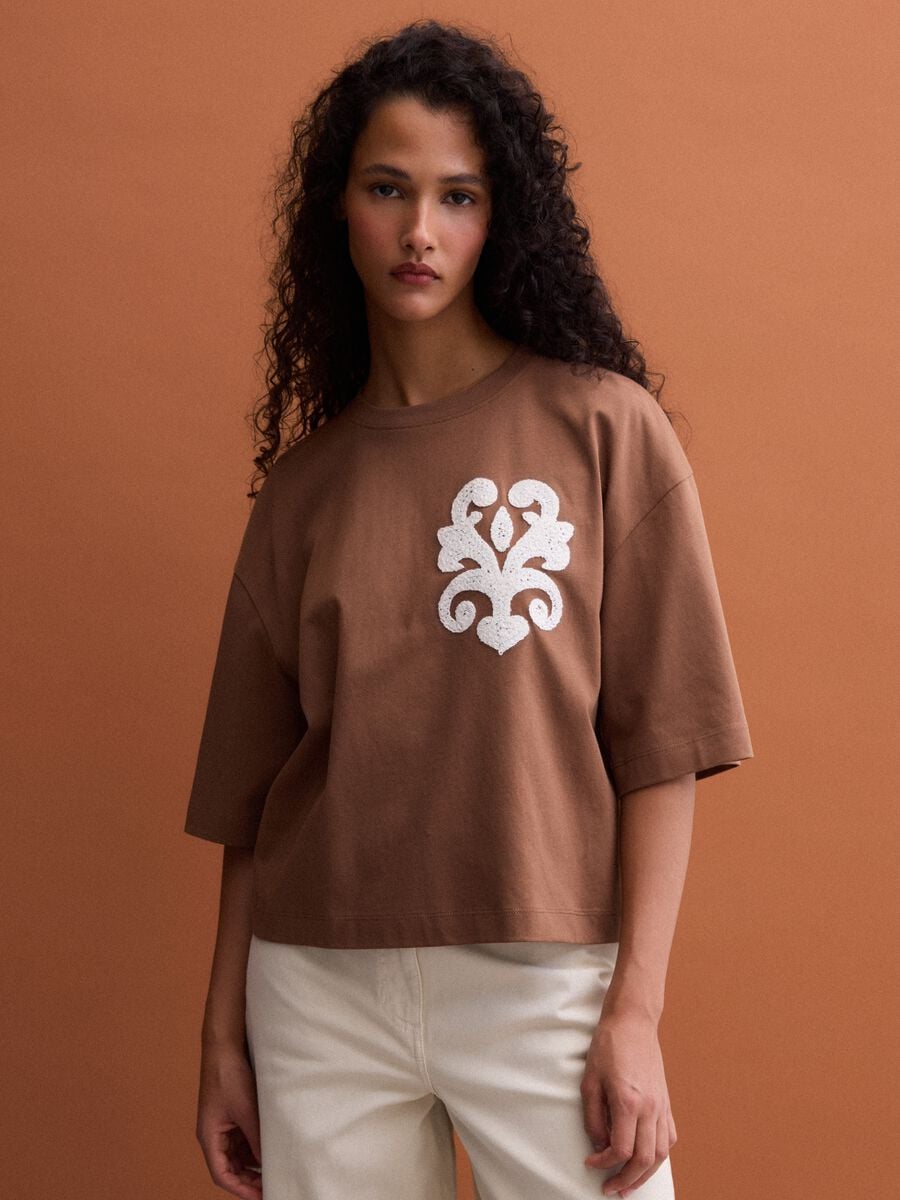 Brown pure cotton T-shirt with embroidery, regular fit_0
