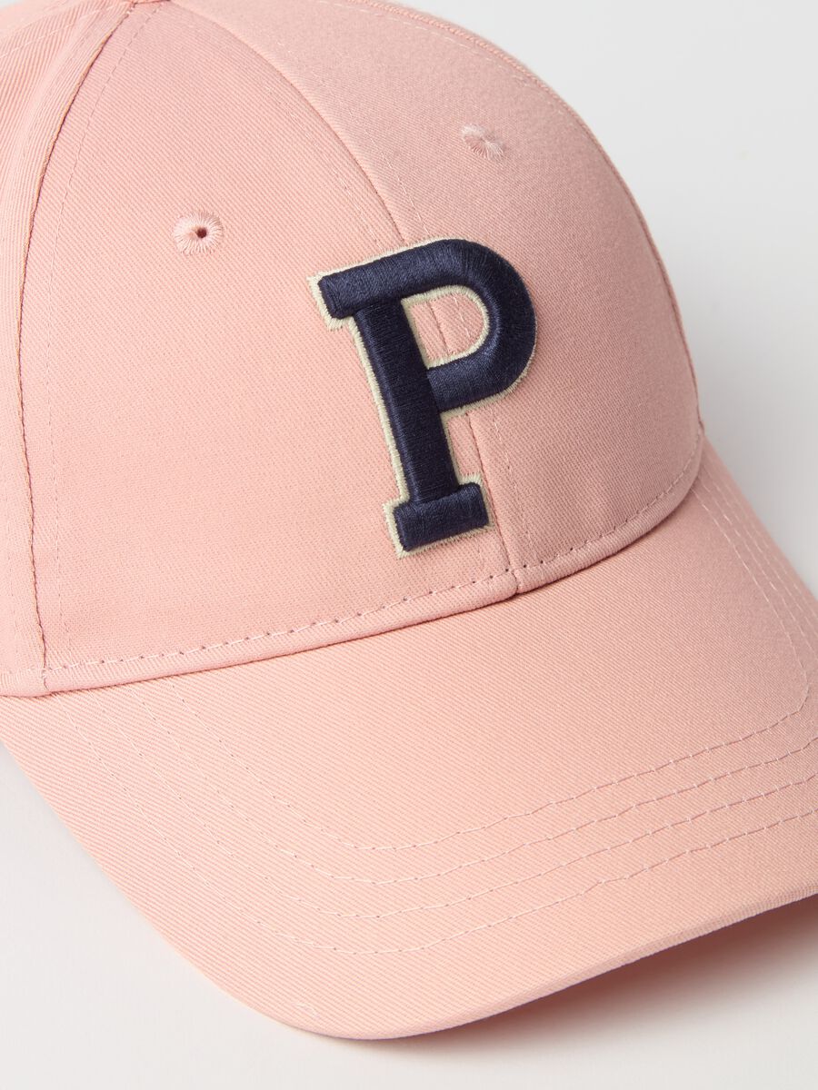Baseball cap with embroidered logo_2