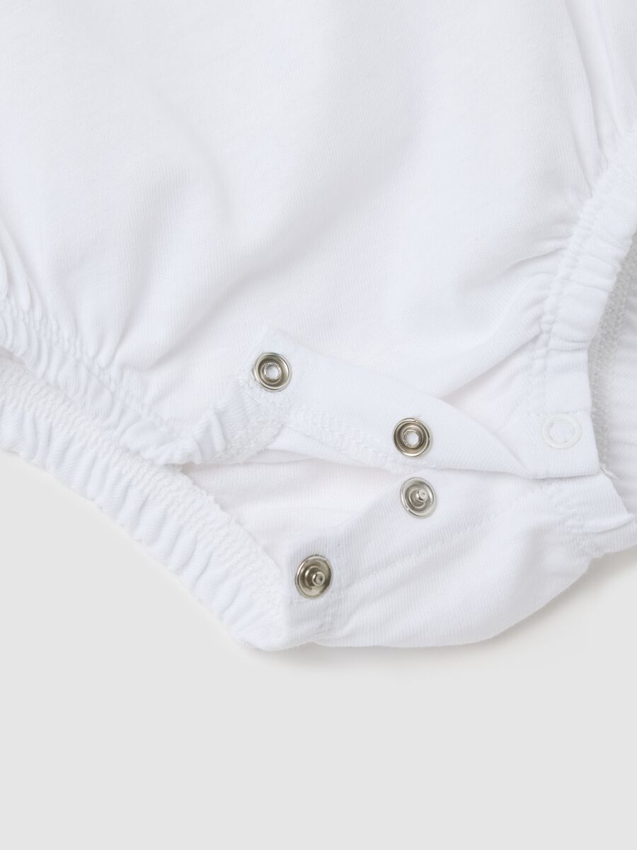 White newborn bodysuit with classic collar_2