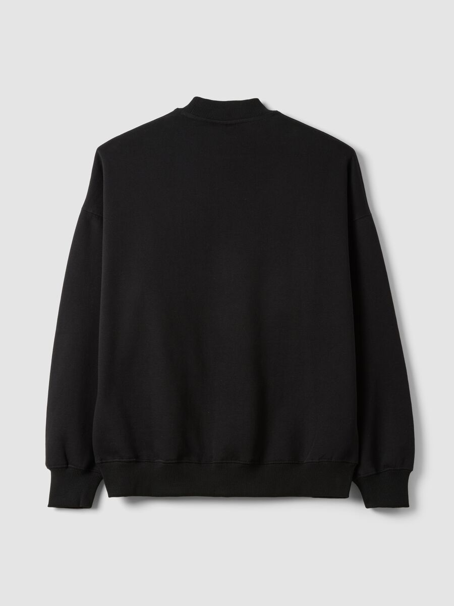 Black cotton-blend sweatshirt with front print, regular fit_2