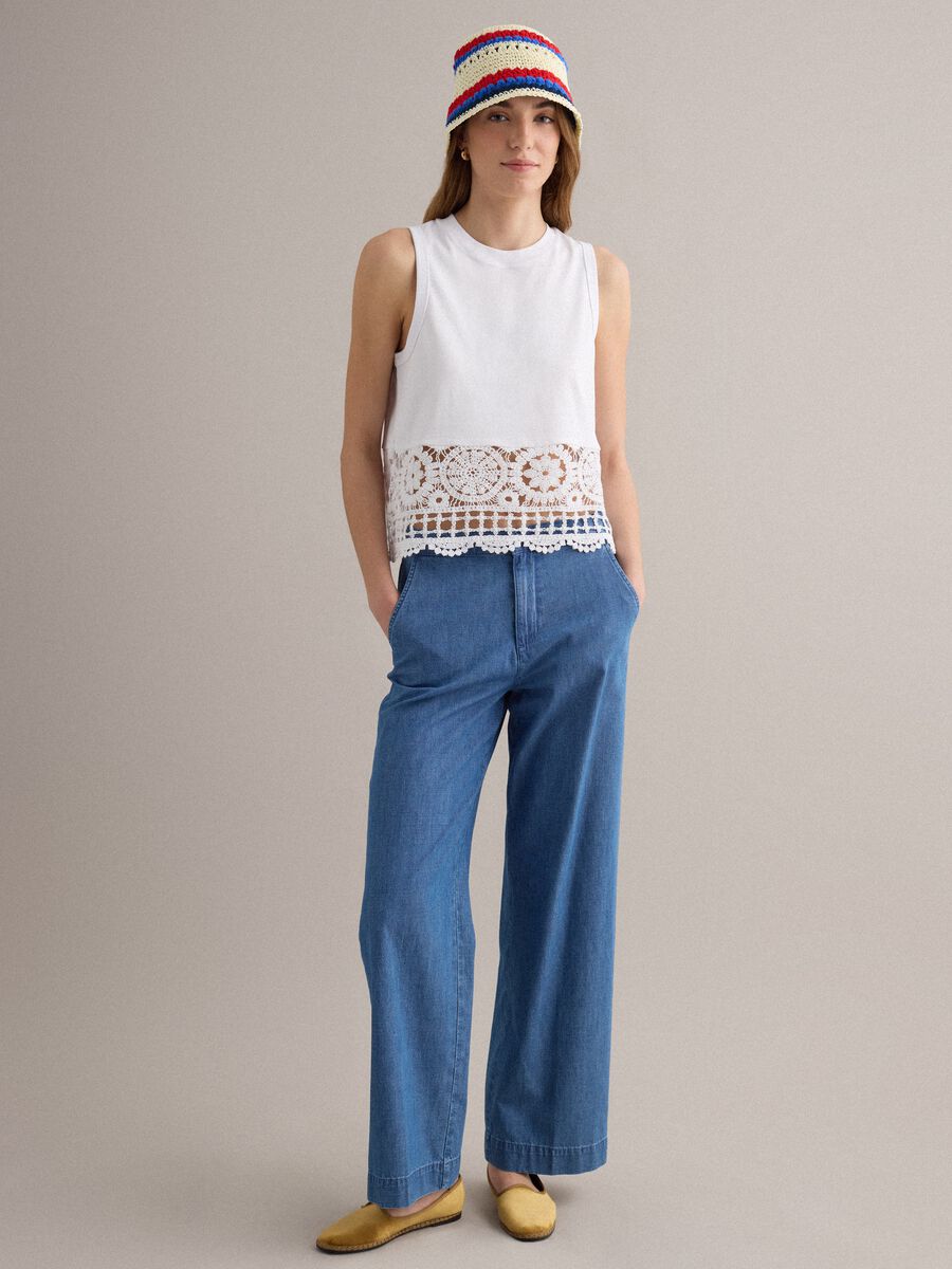 White cotton-blend vest top with lace detailing_2