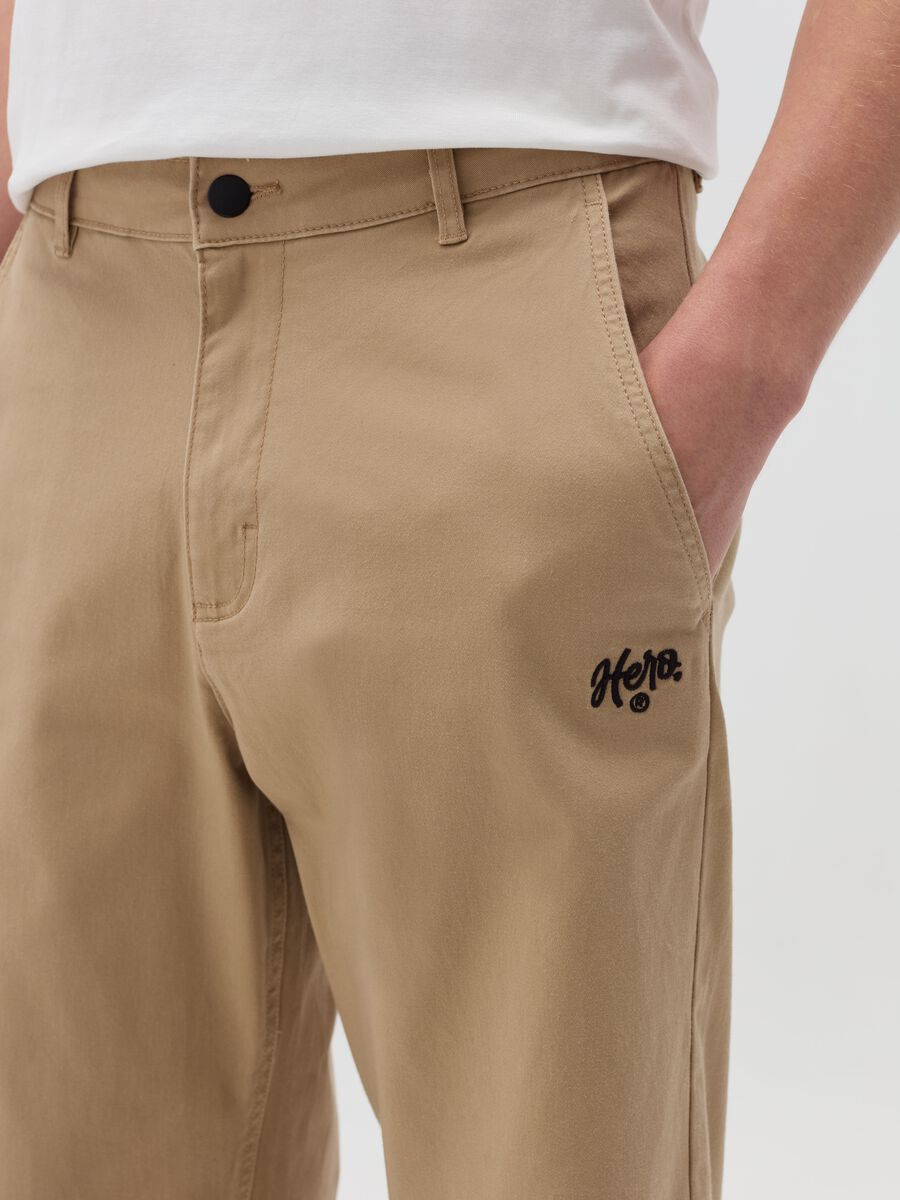 Baggy trousers with "Hero" embroidery_2