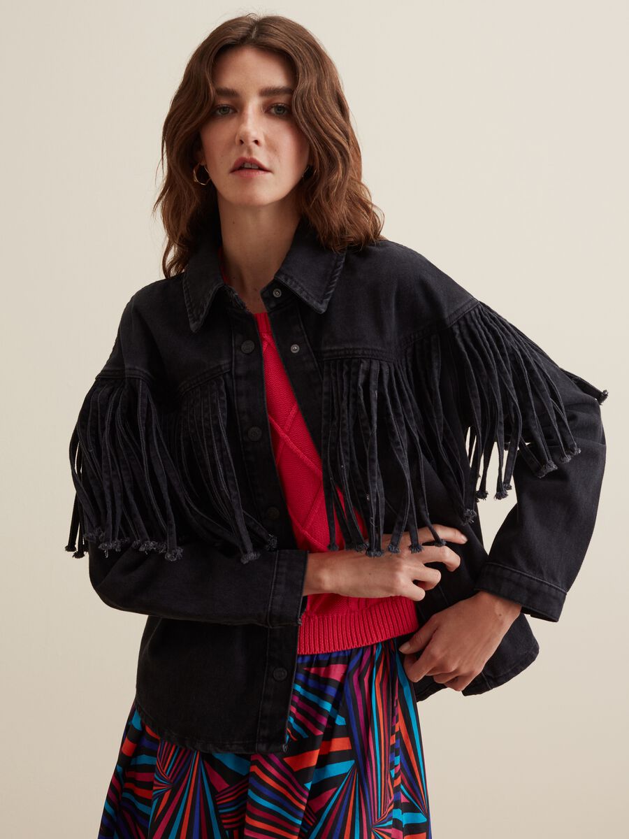 Giacca corta in denim con frange_3