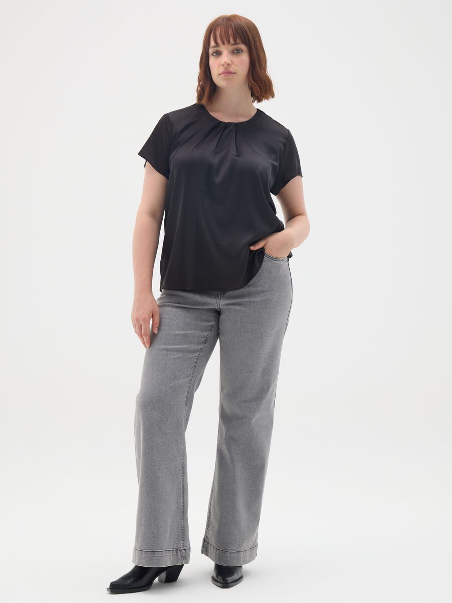 Black regular fit top with pleat_1