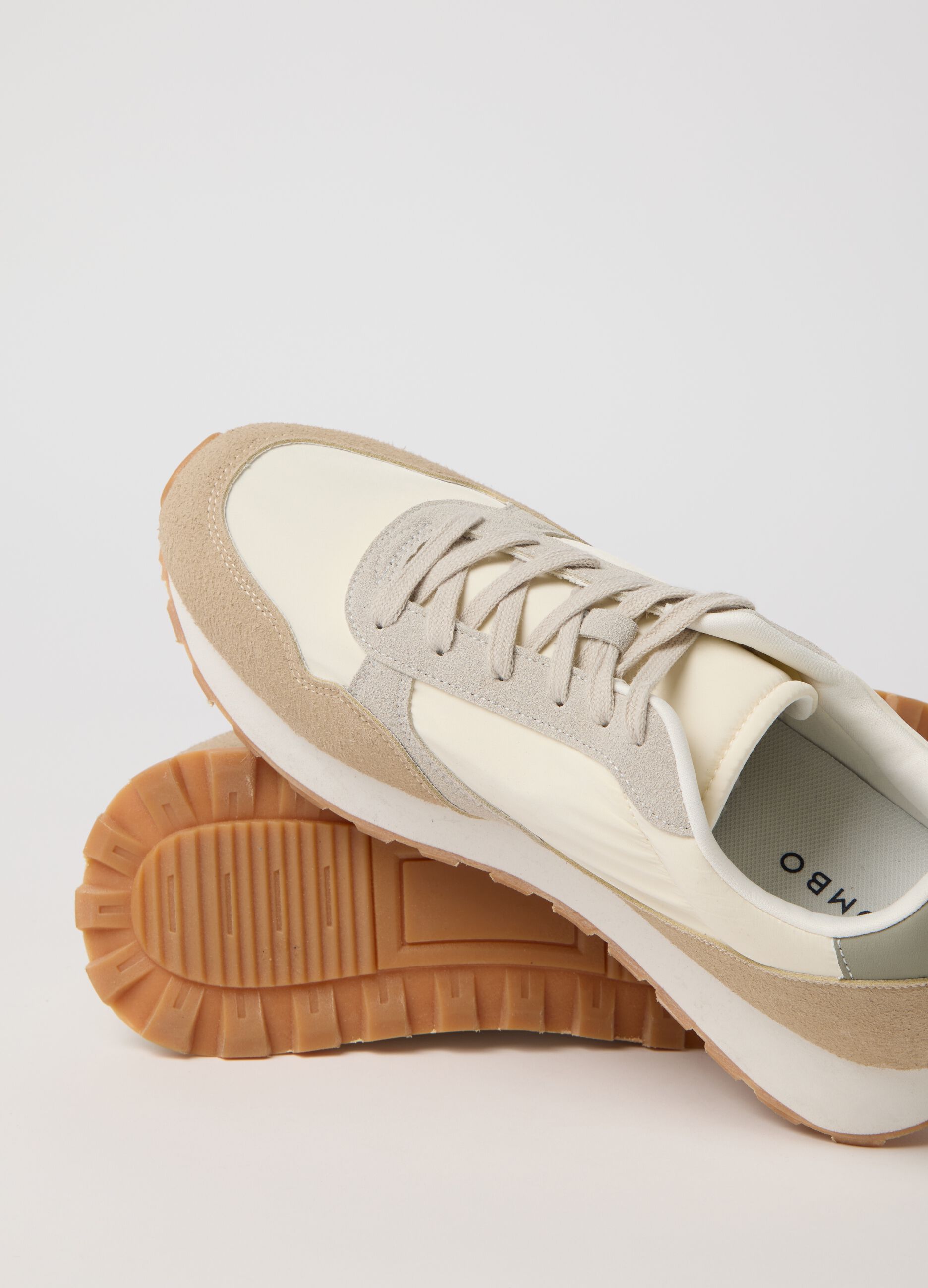 Sneakers combinate con lacci
