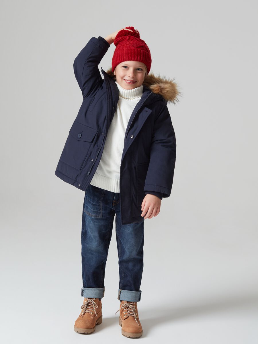 Parka con cappuccio in eco pelliccia_0