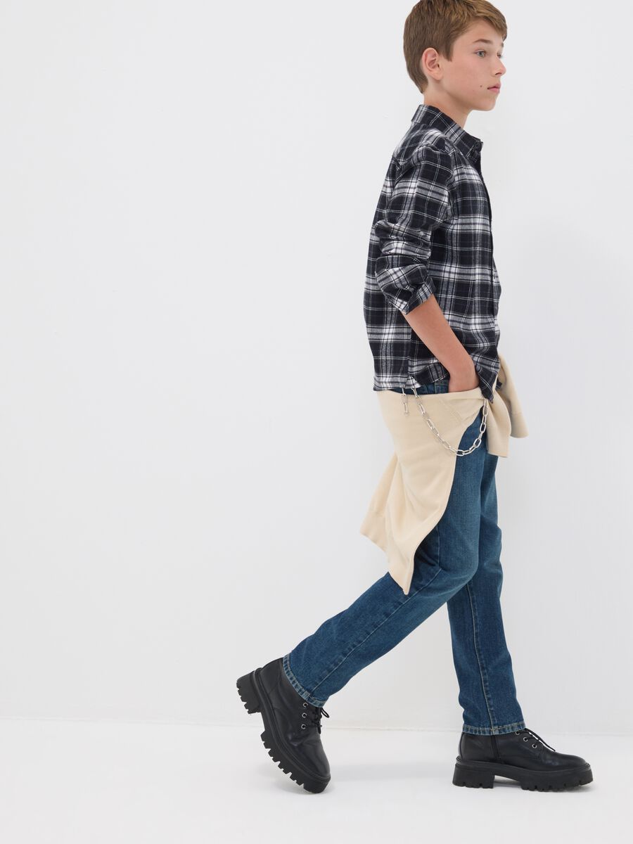 Jeans blu in puro cotone regular fit per ragazzo_1