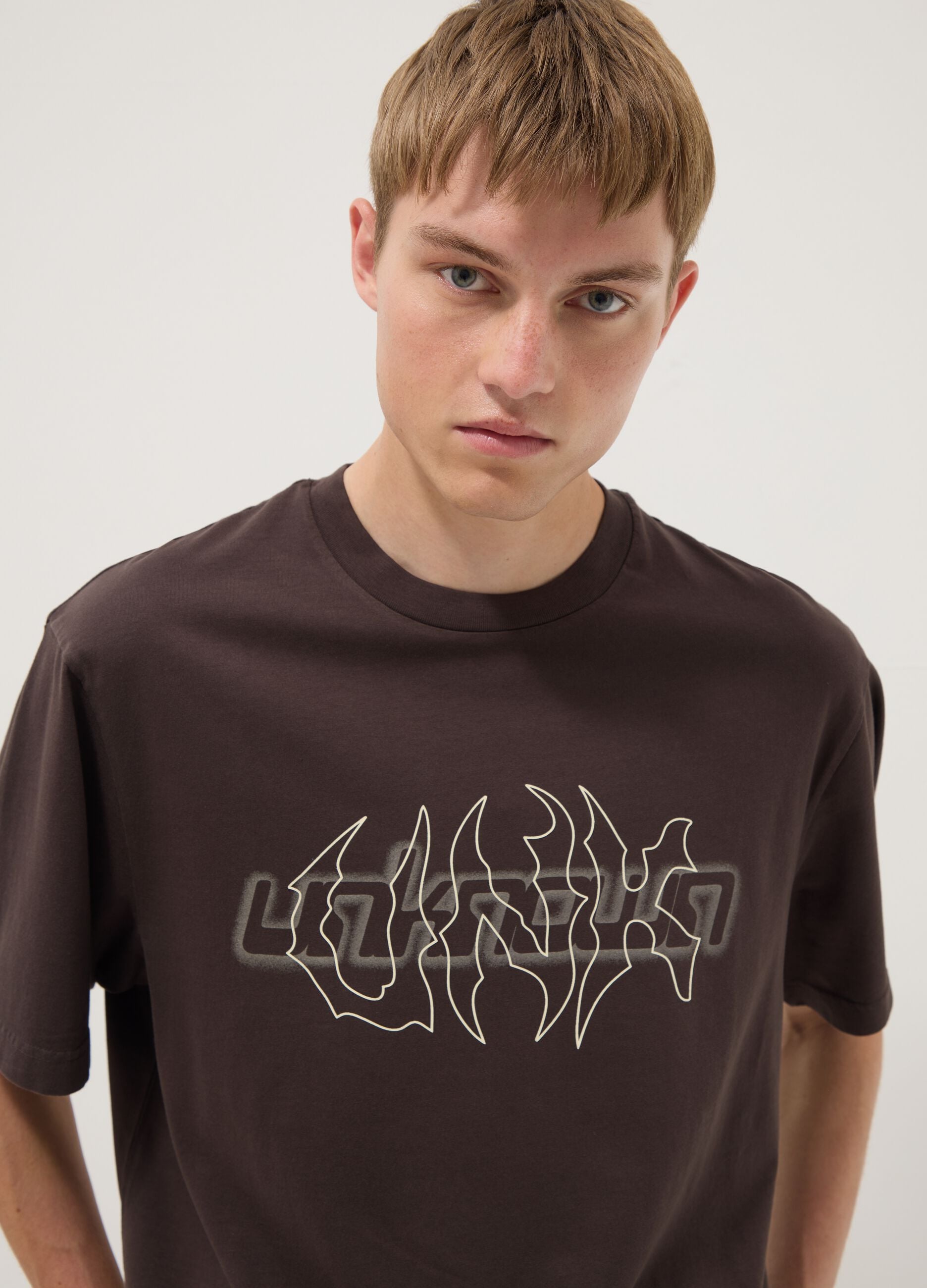 T-shirt marrone a maniche corte in puro cotone regular fit