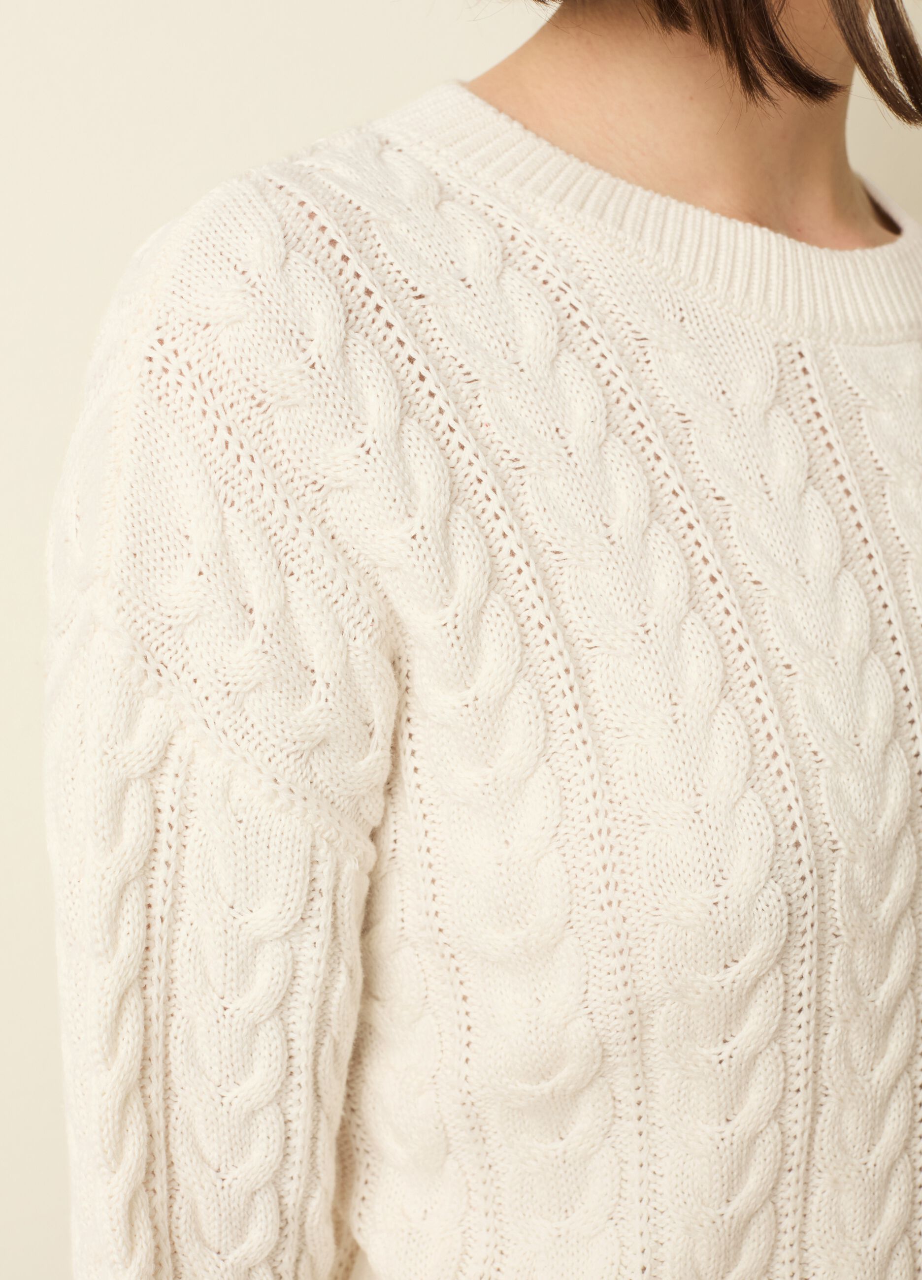 Cable-knit pullover with round neck