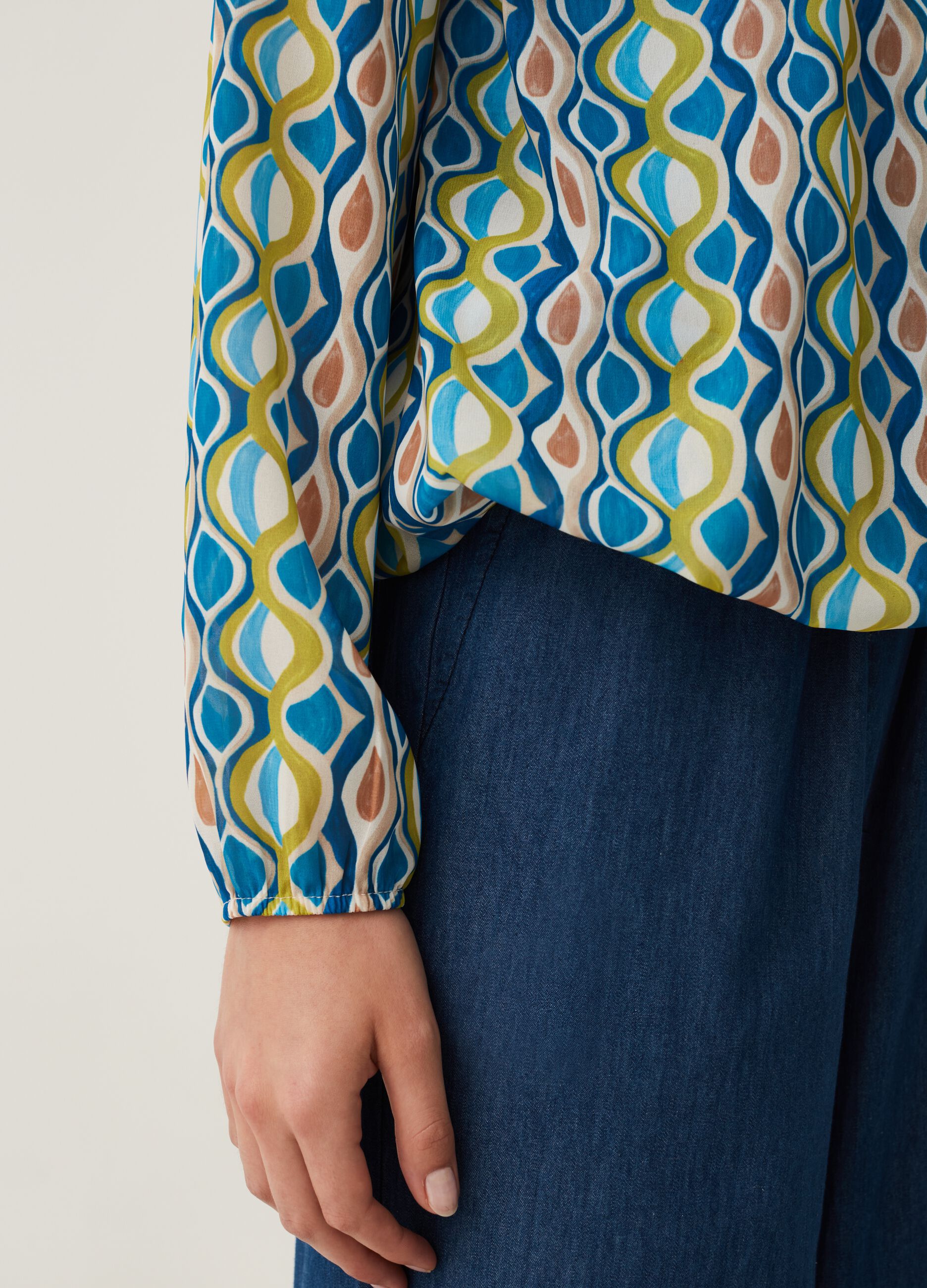 Blusa girocollo con stampa optical Hybrid_3