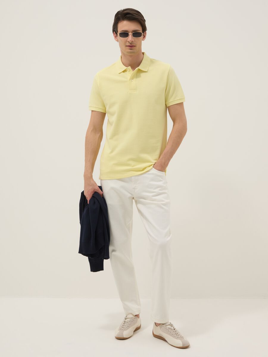 Polo gialla in puro cotone organico a maniche corte regular fit_2