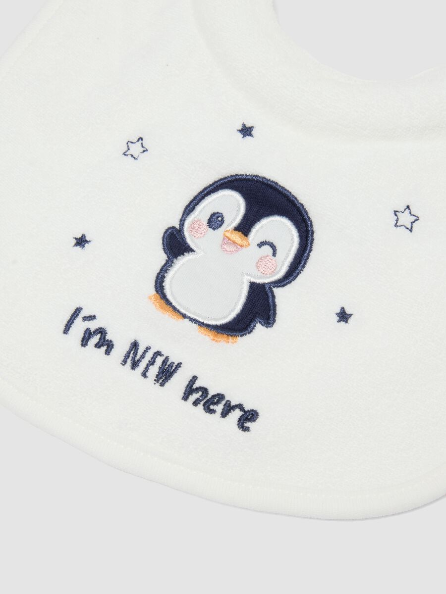 2-pack blue and white organic cotton-blend bibs with embroidery_2