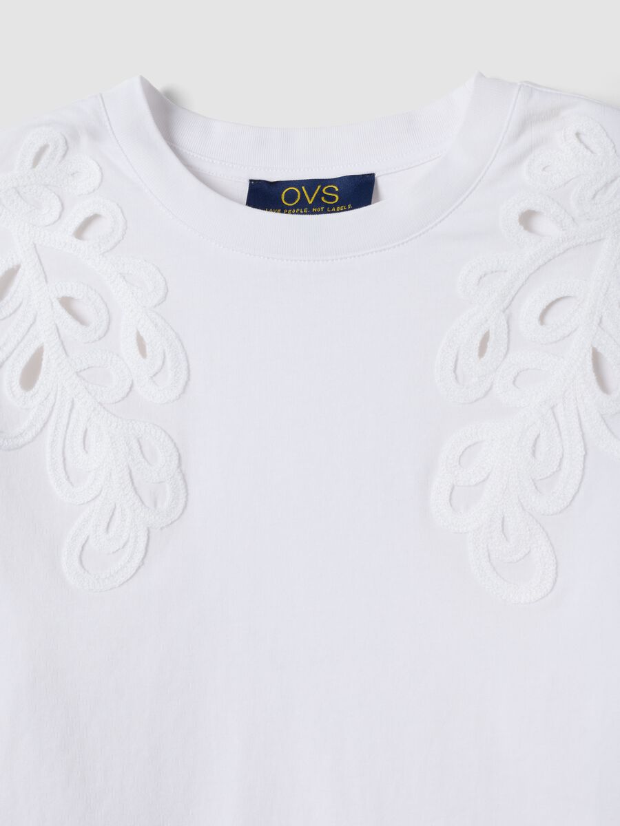 T-shirt bianca in puro cotone con ricami regular fit_1