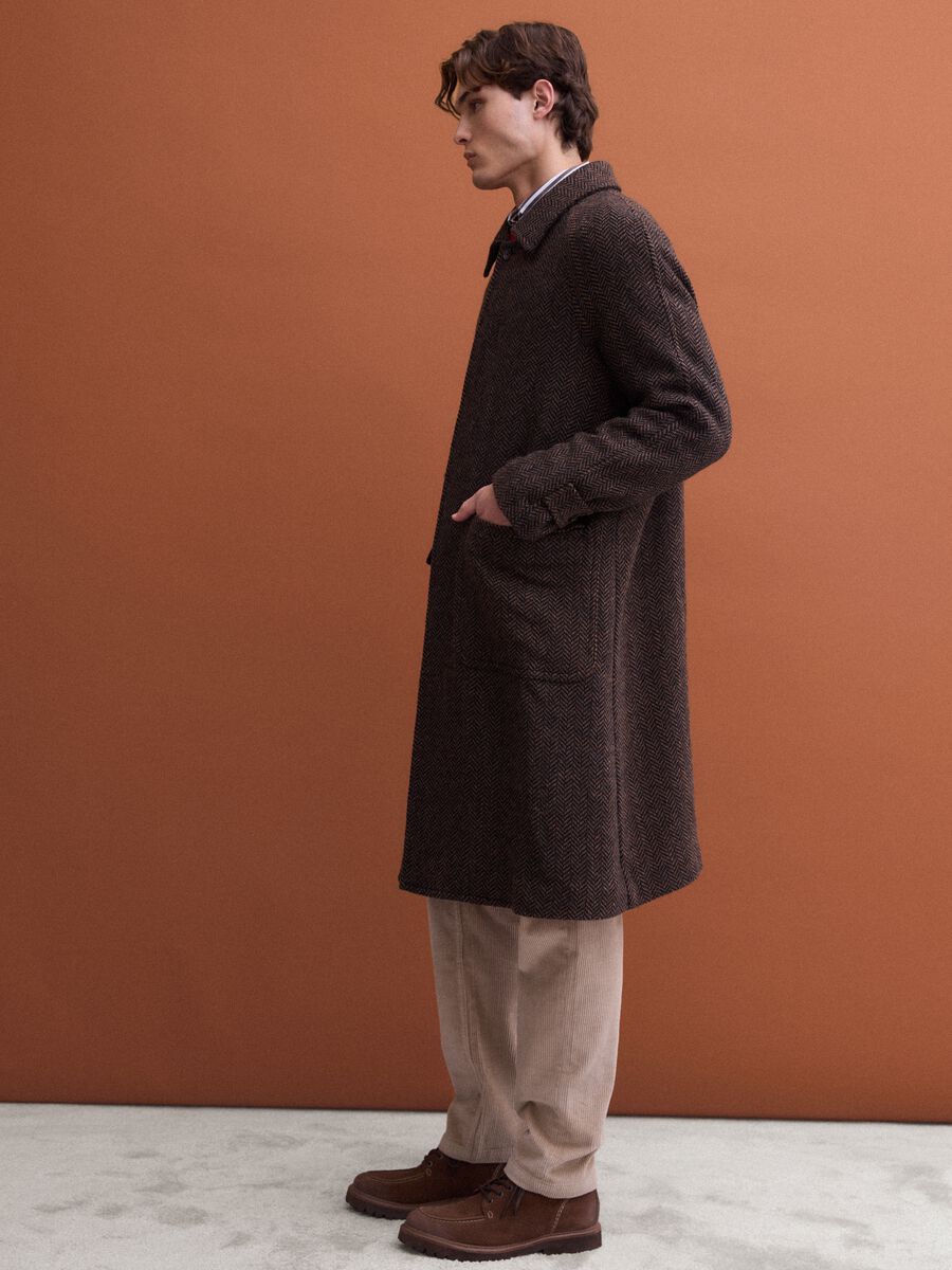 Cappotto marrone e nero in misto lana con motivo spigato over fit_0