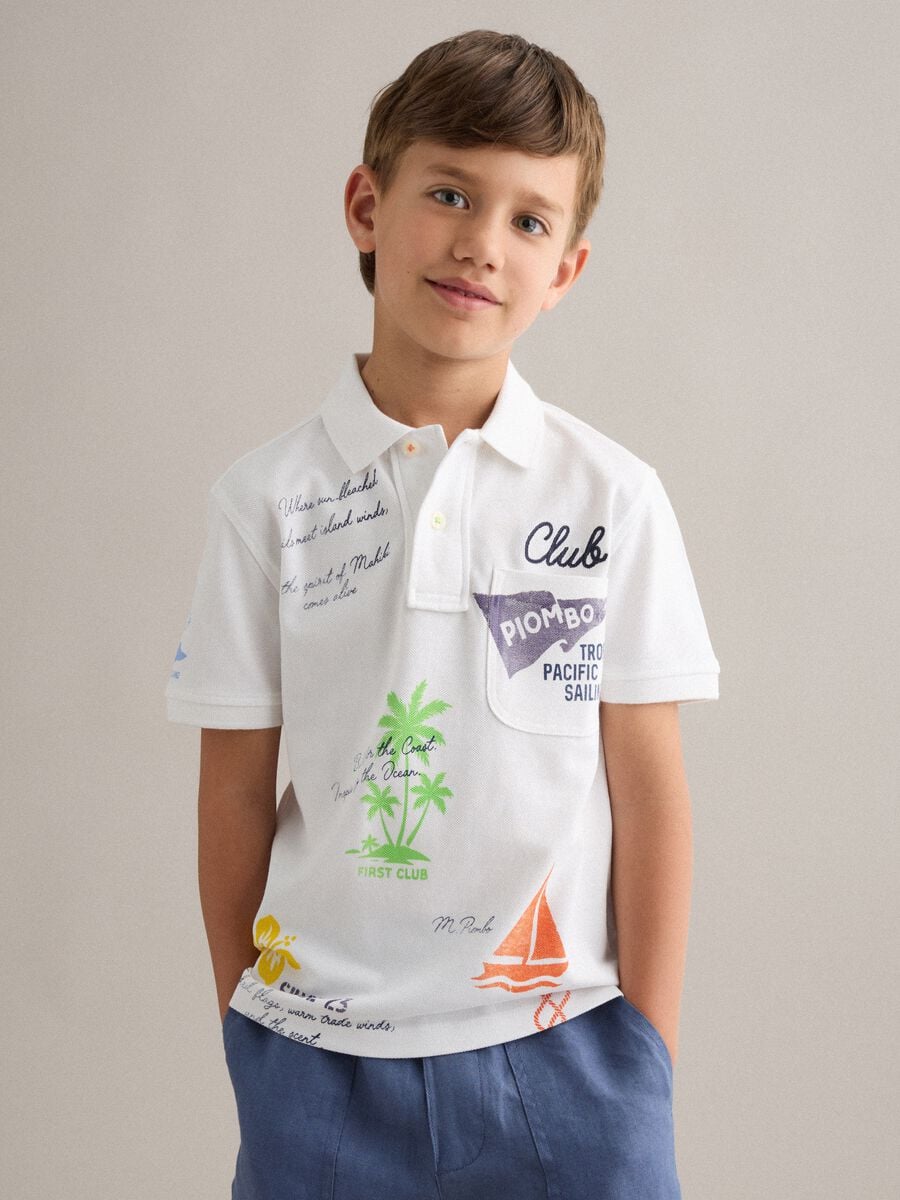 Polo bianca in puro cotone da bambino con grafiche marittime_0
