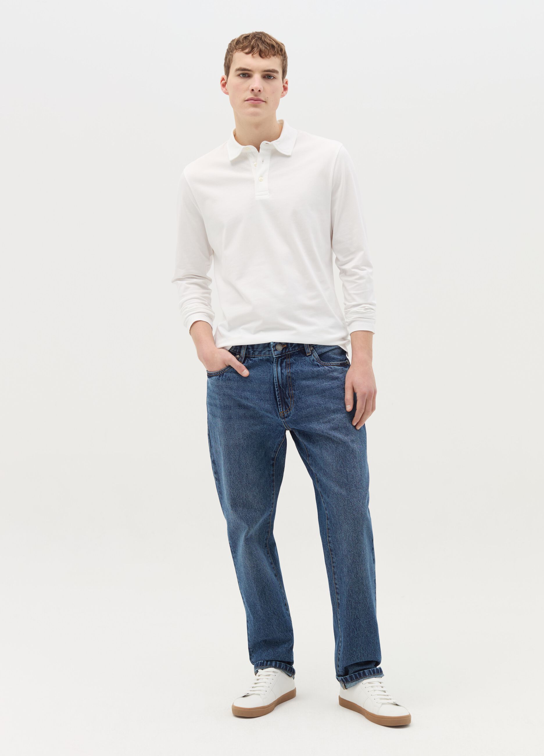Regular fit jeans with discolouring