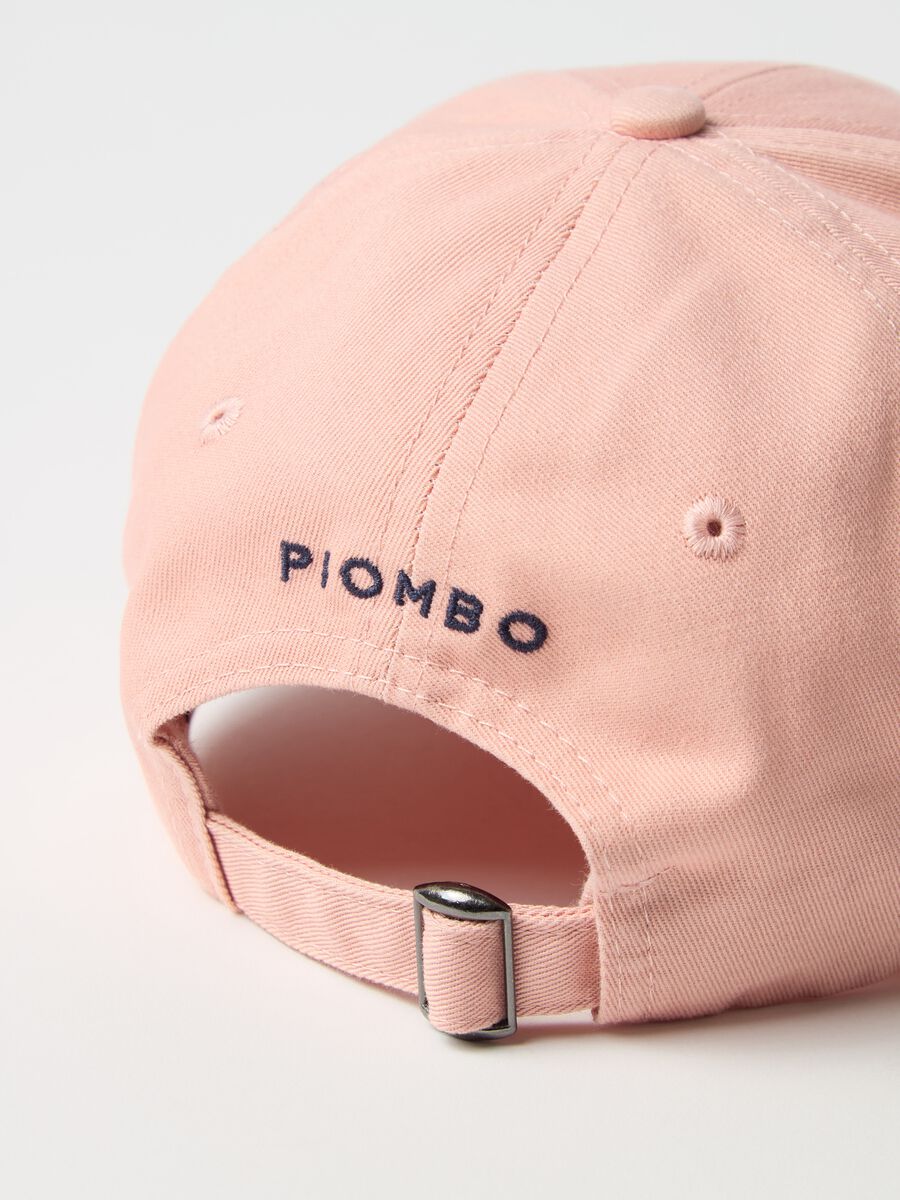 Baseball cap with embroidered logo_1