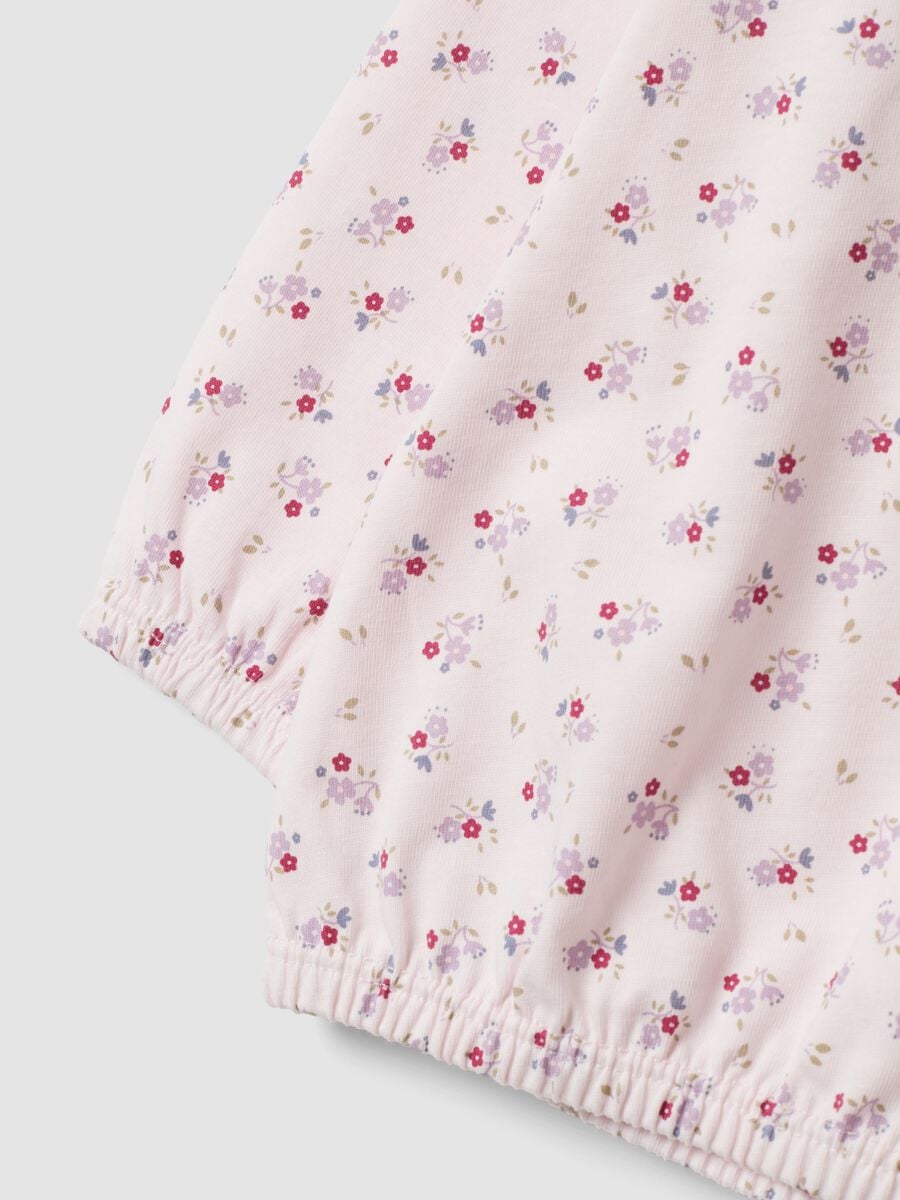 Pigiama rosa in puro cotone jersey organico con fantasia floreale per neonata e bimba_2