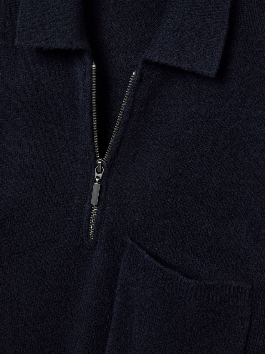 Blue pullover with oversized fit_5