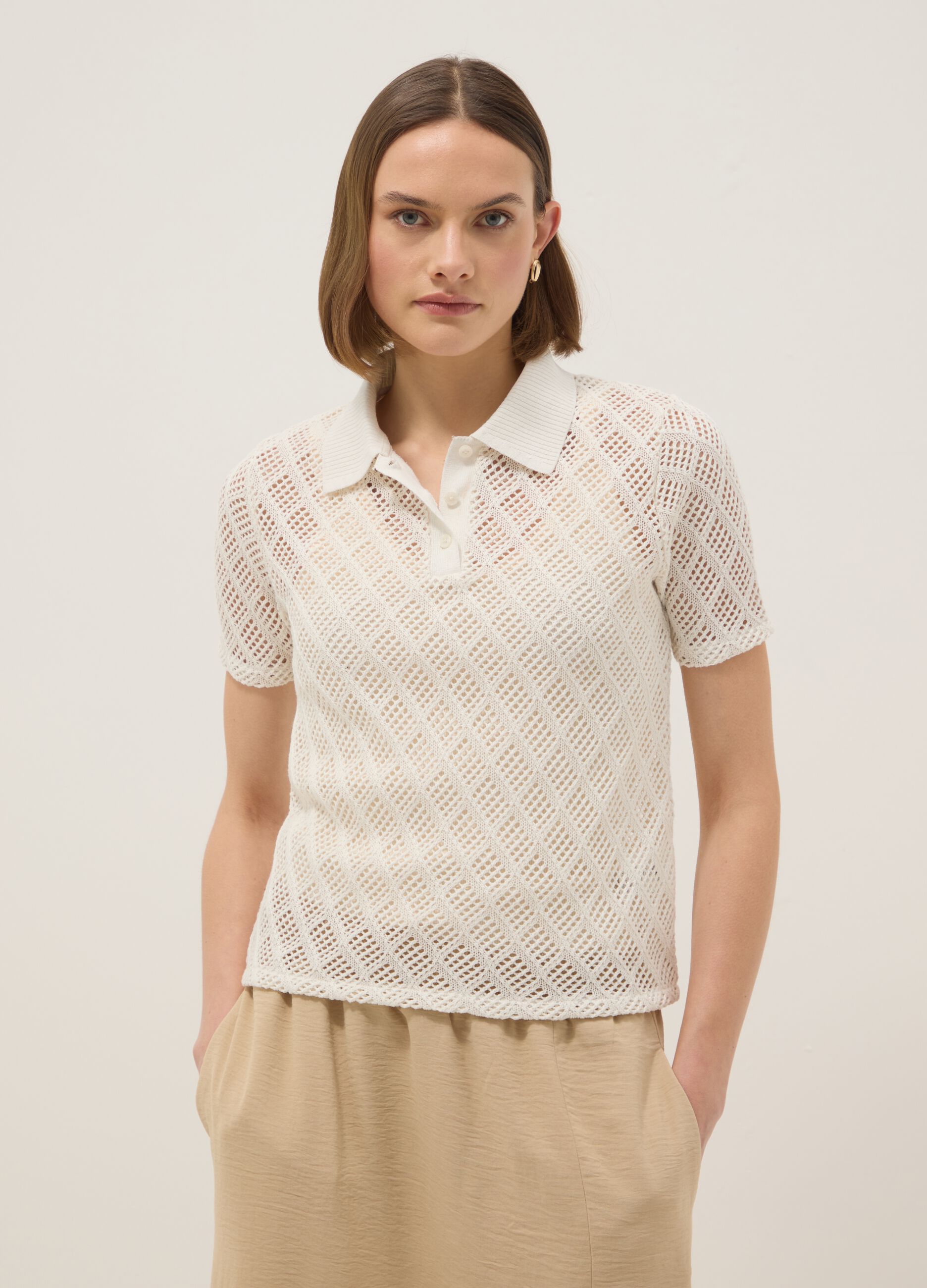 White regular fit polo with mesh texture