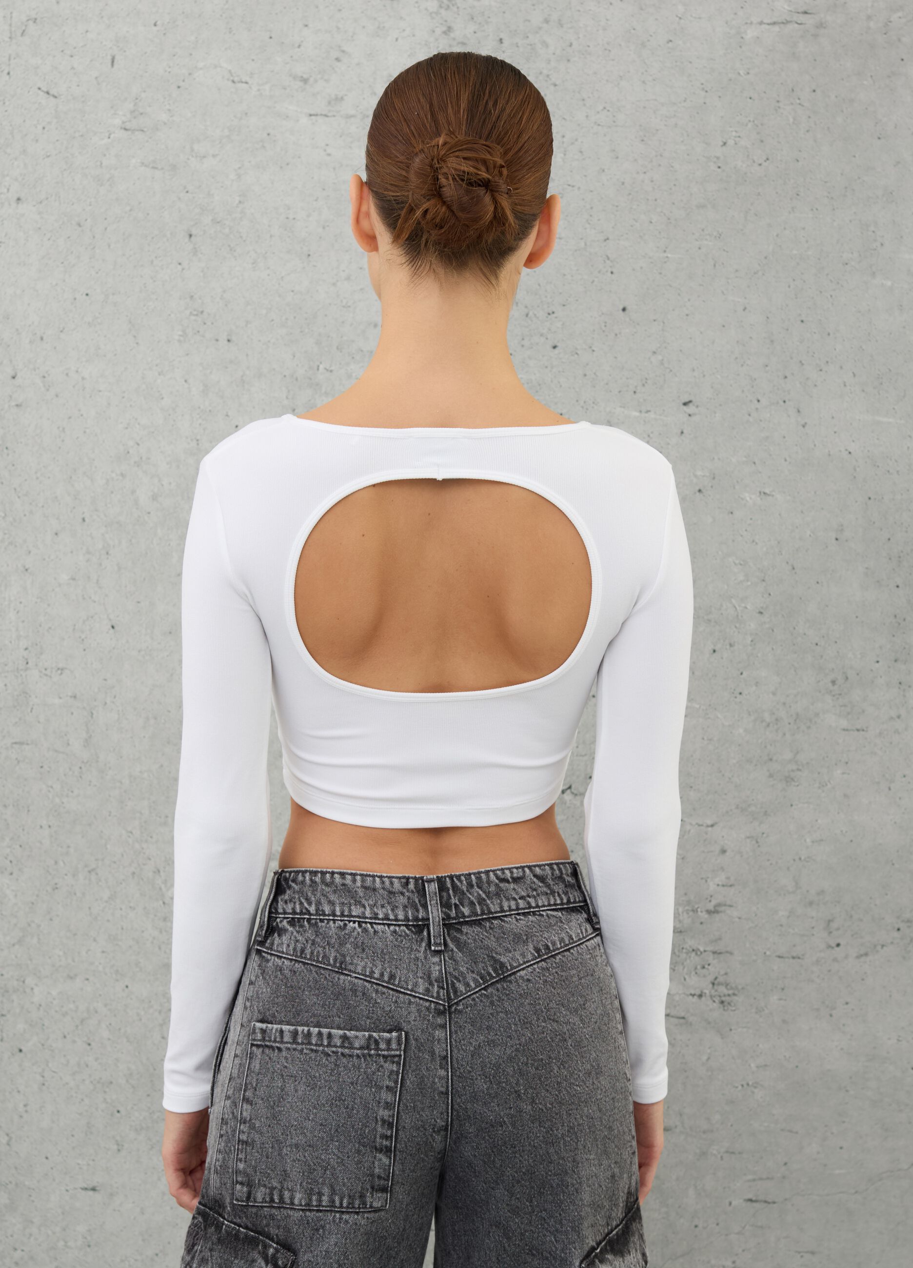 Cut Out Crop Long-sleeved White