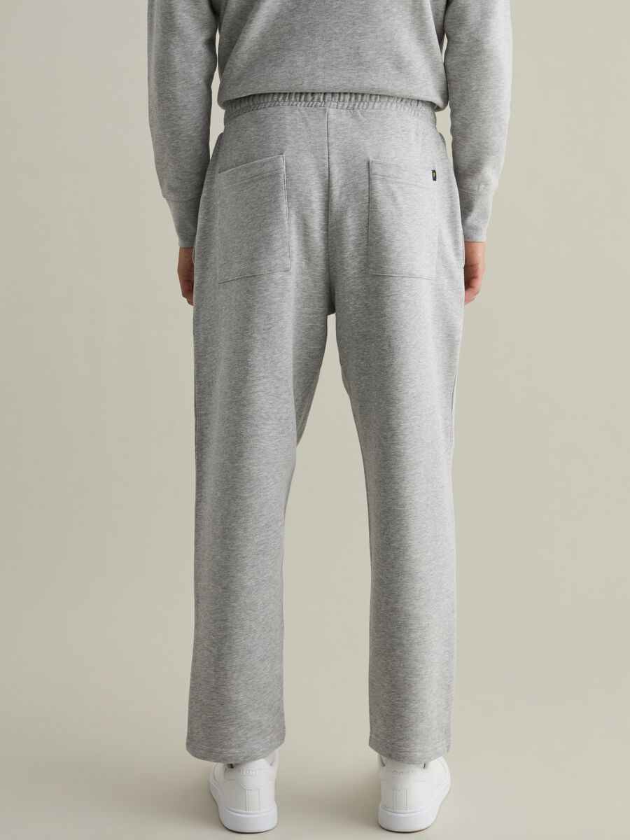 Joggers con coulisse e tasche_2
