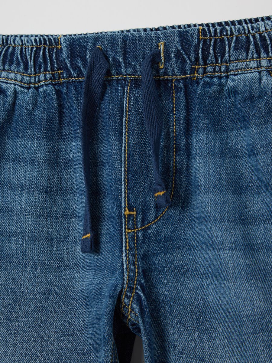 Denim Bermuda joggers with pockets and drawstring_2