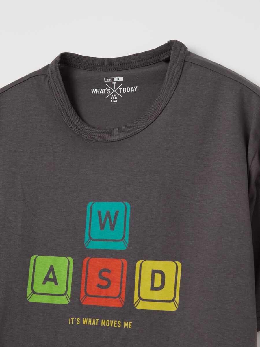 T-shirt with “It’s what moves me” print_5