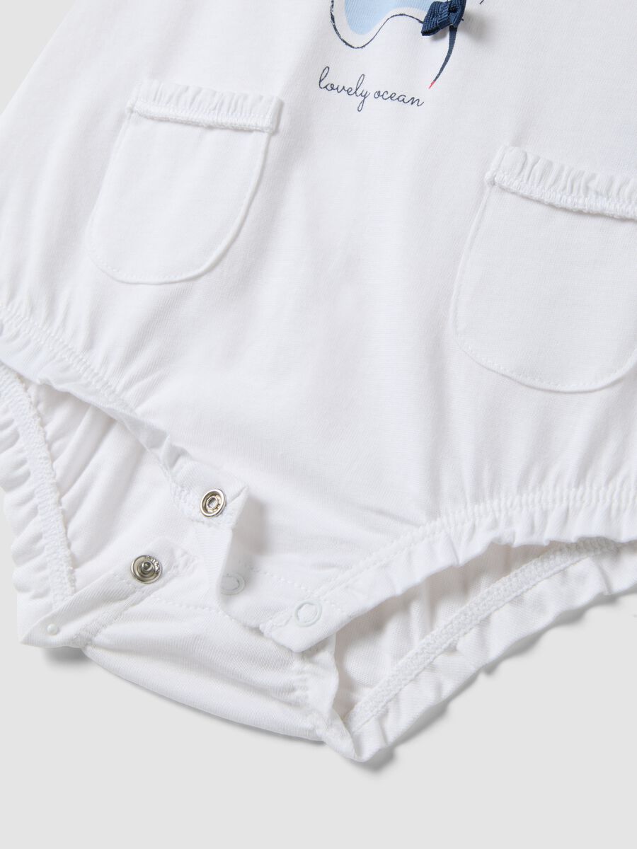 Pagliaccetto senza maniche in puro cotone bianco da neonata on pesci_2