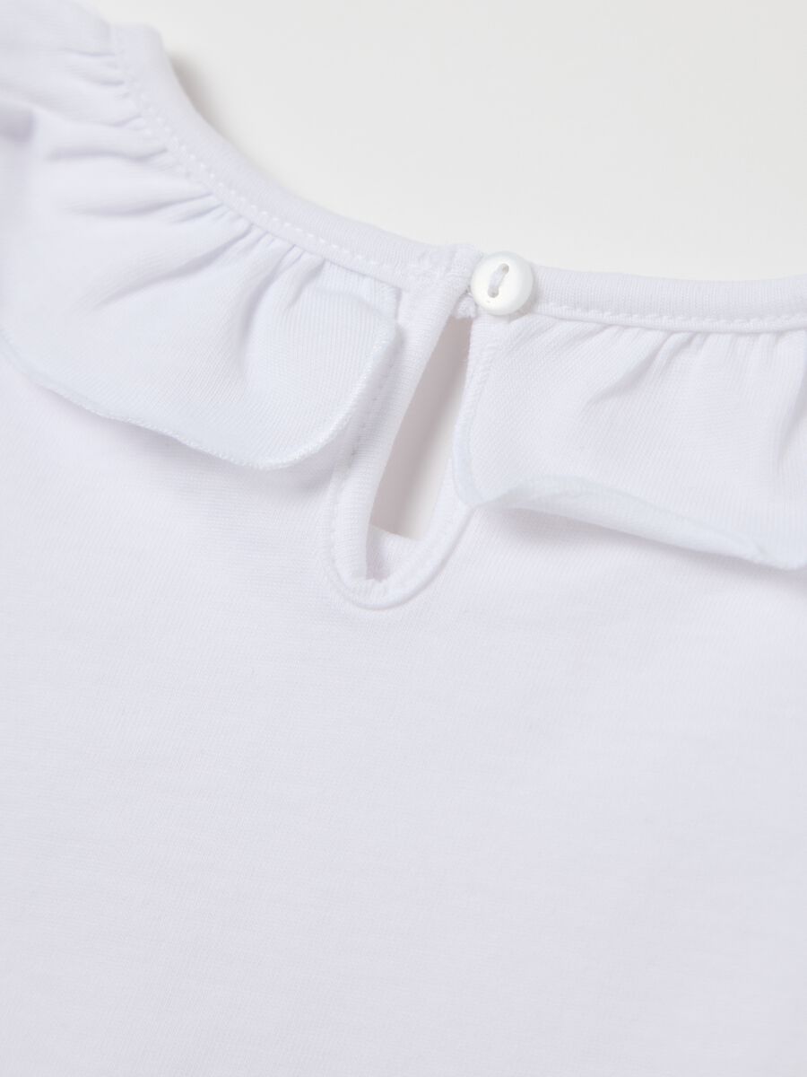 Baby girl's white pure cotton top with regular fit and ruffles_3