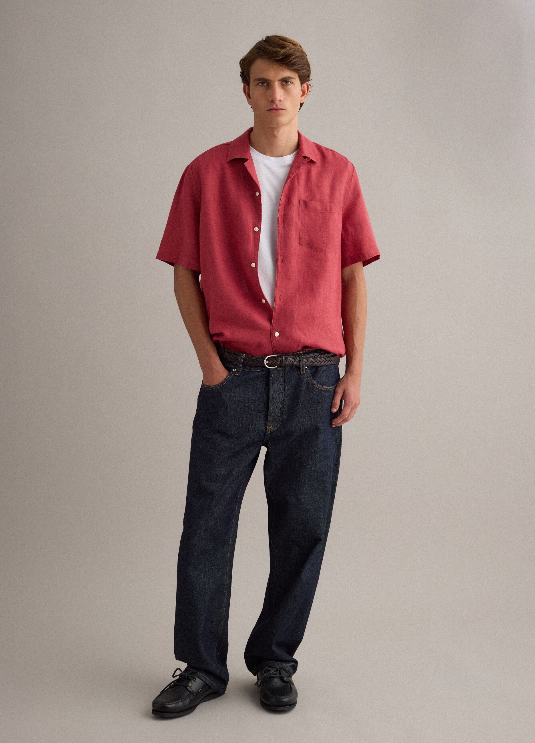 Red shirt with bowling collar in pure linen