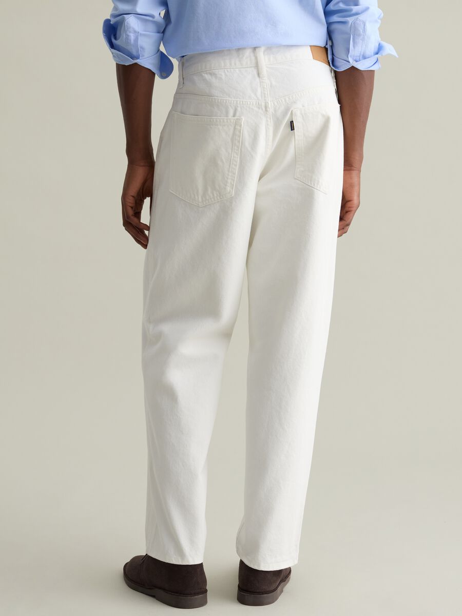 White regular-fit jeans with five pockets_3